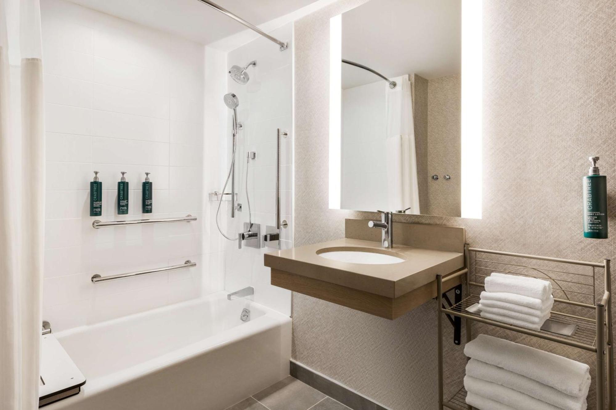 Hotel Doubletree By Hilton Columbus Dublin Exterior foto