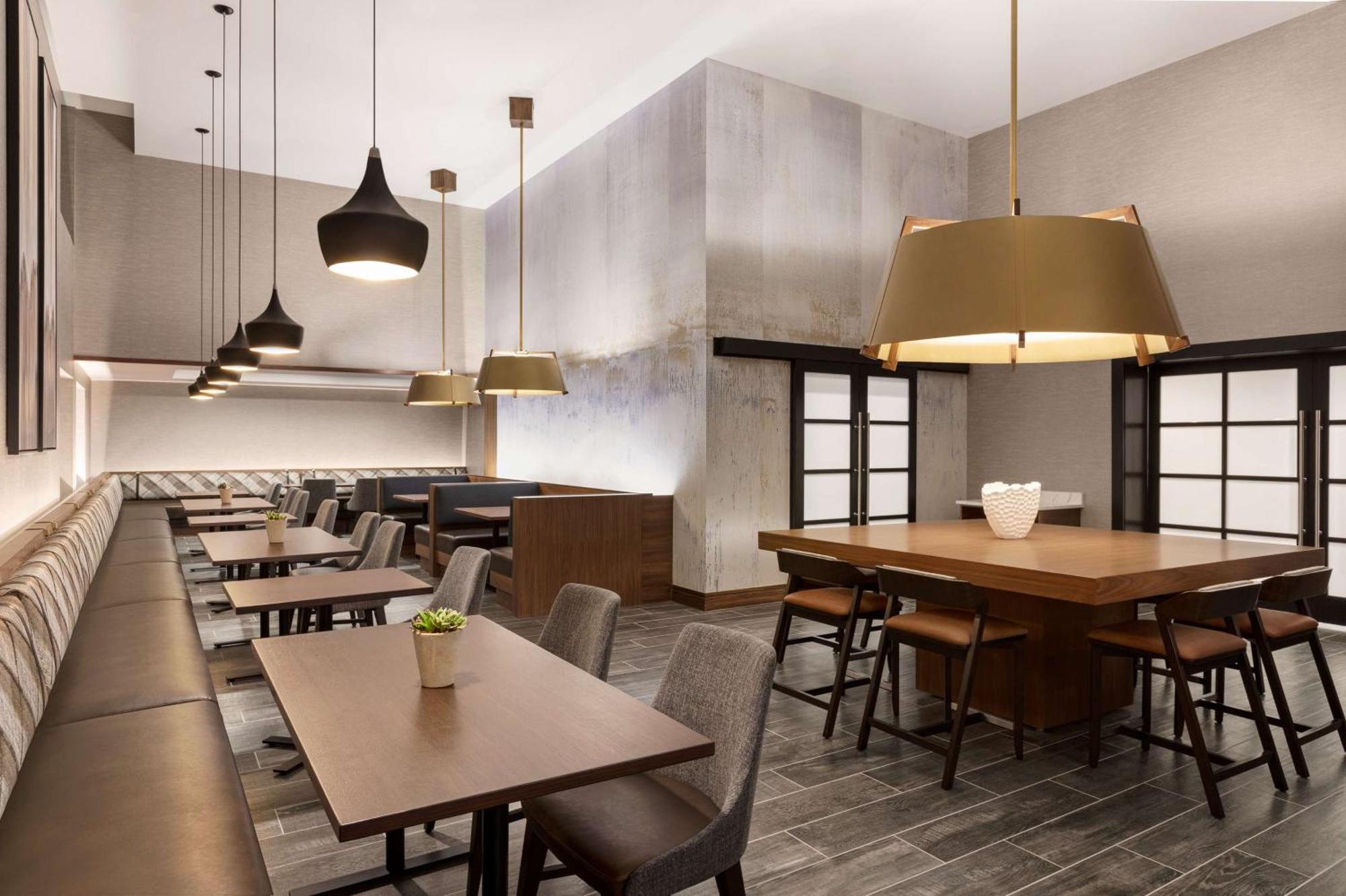 Hotel Doubletree By Hilton Columbus Dublin Exterior foto